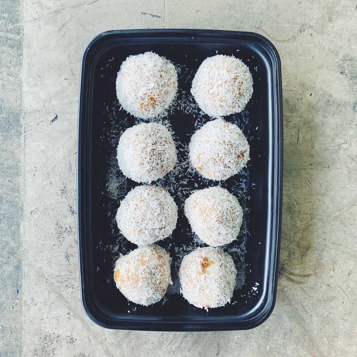 CARROT CAKE COCO BITES